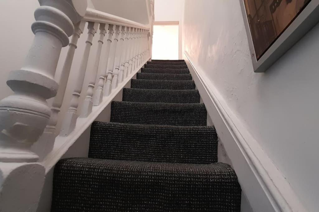 Spacious 4 Bedroom, Free Netflix, Central Location Cardiff Buitenkant foto