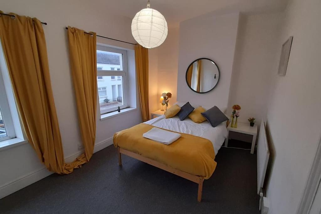 Spacious 4 Bedroom, Free Netflix, Central Location Cardiff Buitenkant foto
