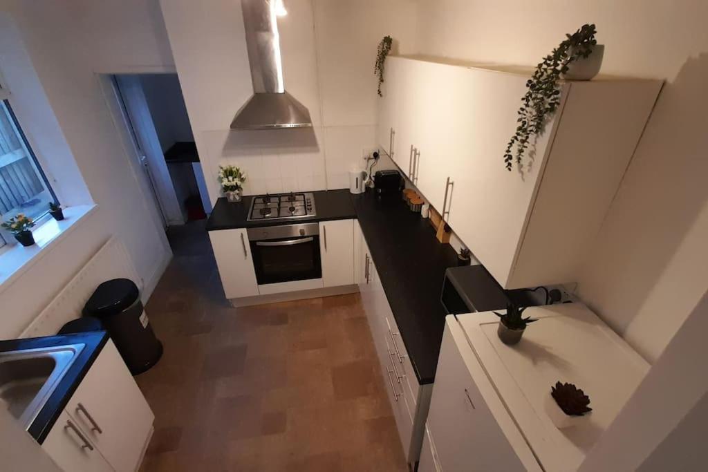 Spacious 4 Bedroom, Free Netflix, Central Location Cardiff Buitenkant foto