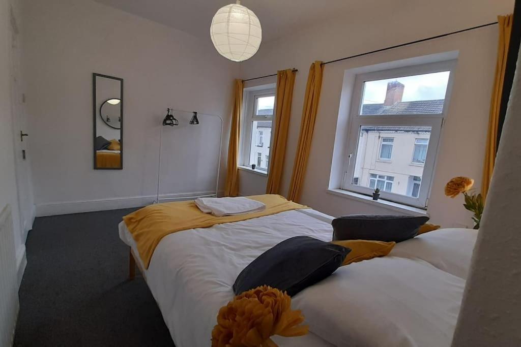Spacious 4 Bedroom, Free Netflix, Central Location Cardiff Buitenkant foto