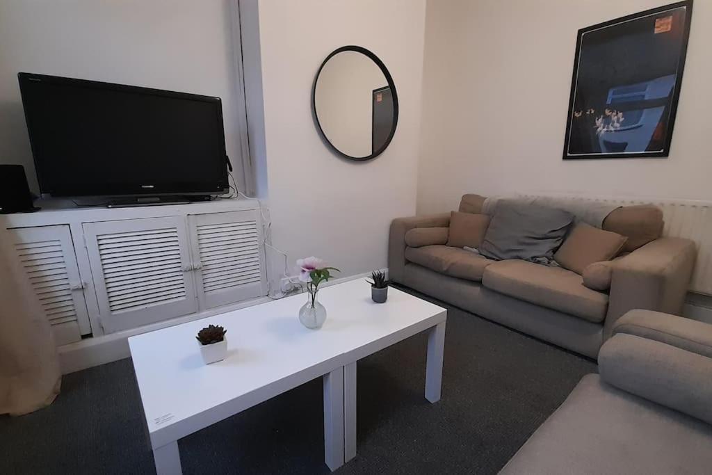 Spacious 4 Bedroom, Free Netflix, Central Location Cardiff Buitenkant foto