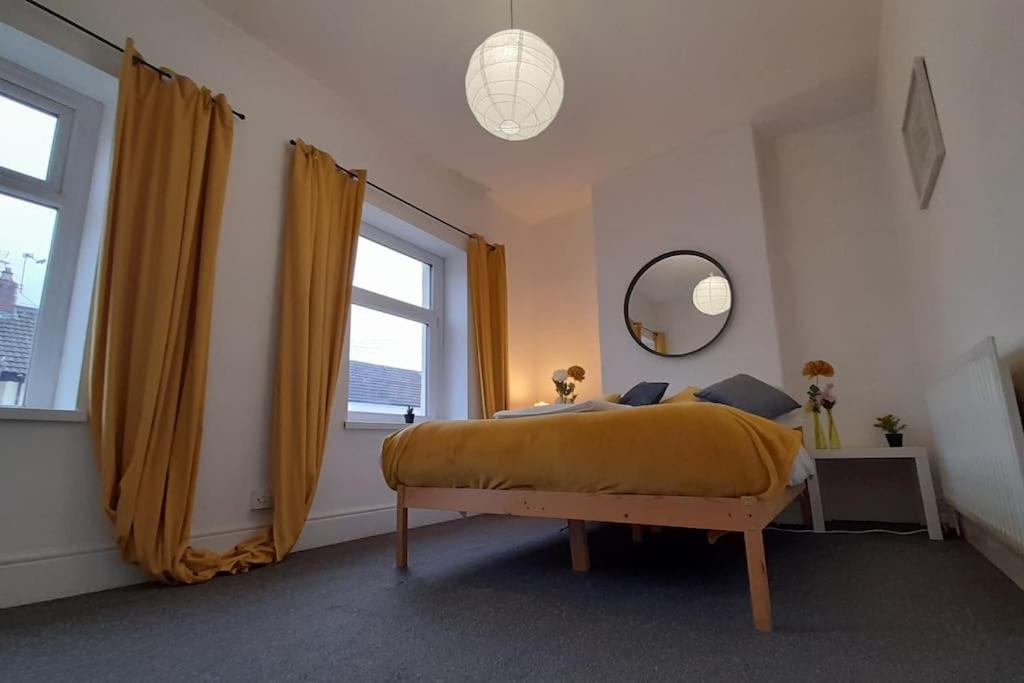 Spacious 4 Bedroom, Free Netflix, Central Location Cardiff Buitenkant foto