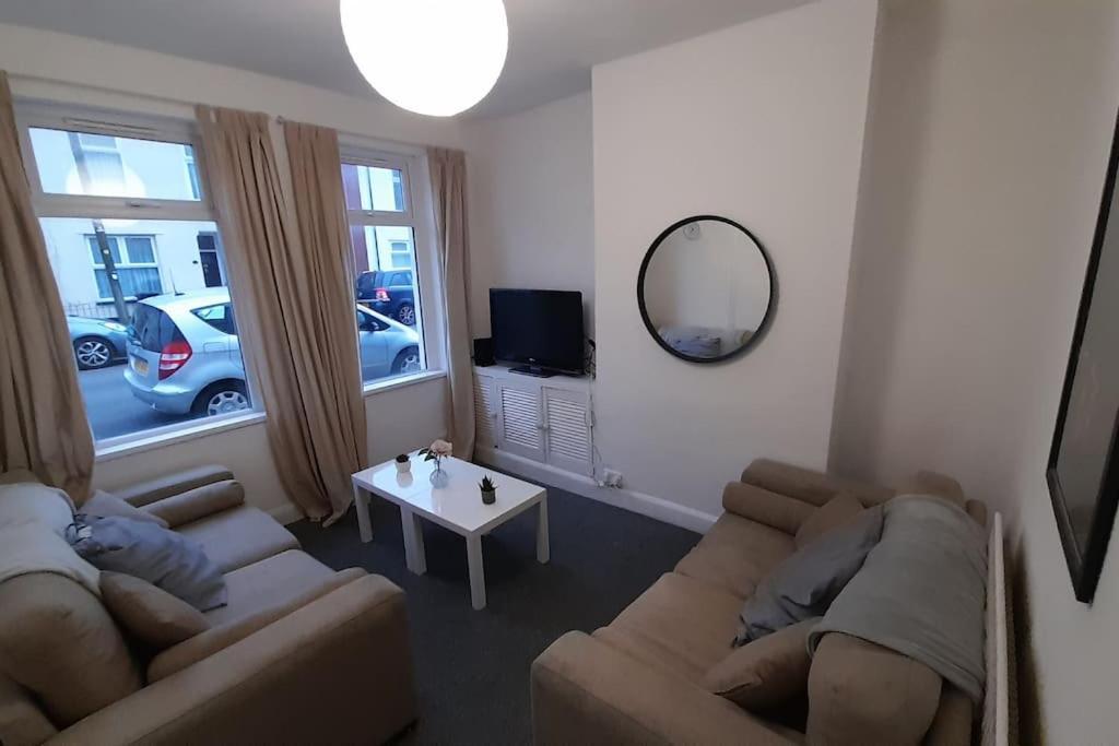 Spacious 4 Bedroom, Free Netflix, Central Location Cardiff Buitenkant foto