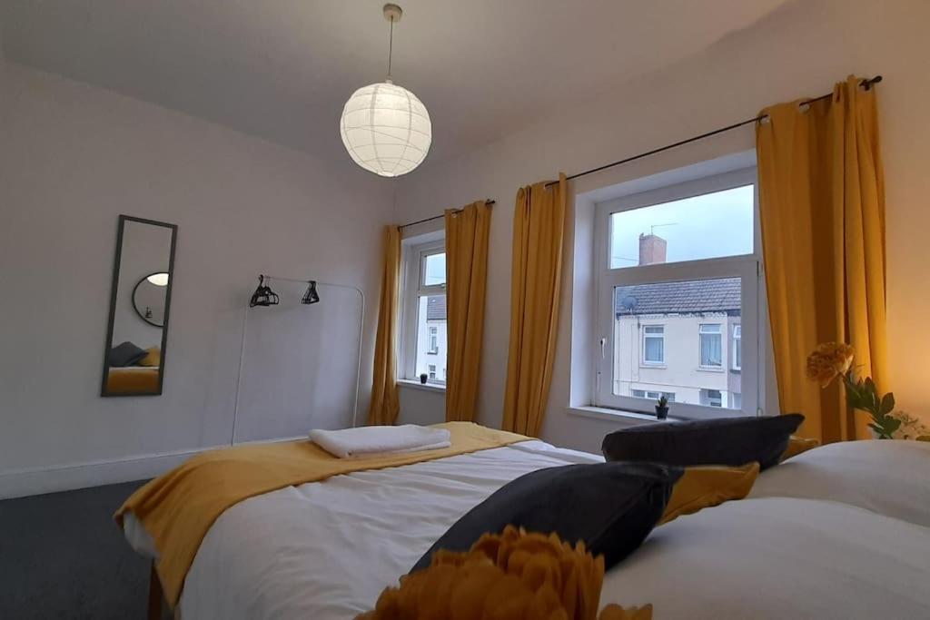 Spacious 4 Bedroom, Free Netflix, Central Location Cardiff Buitenkant foto