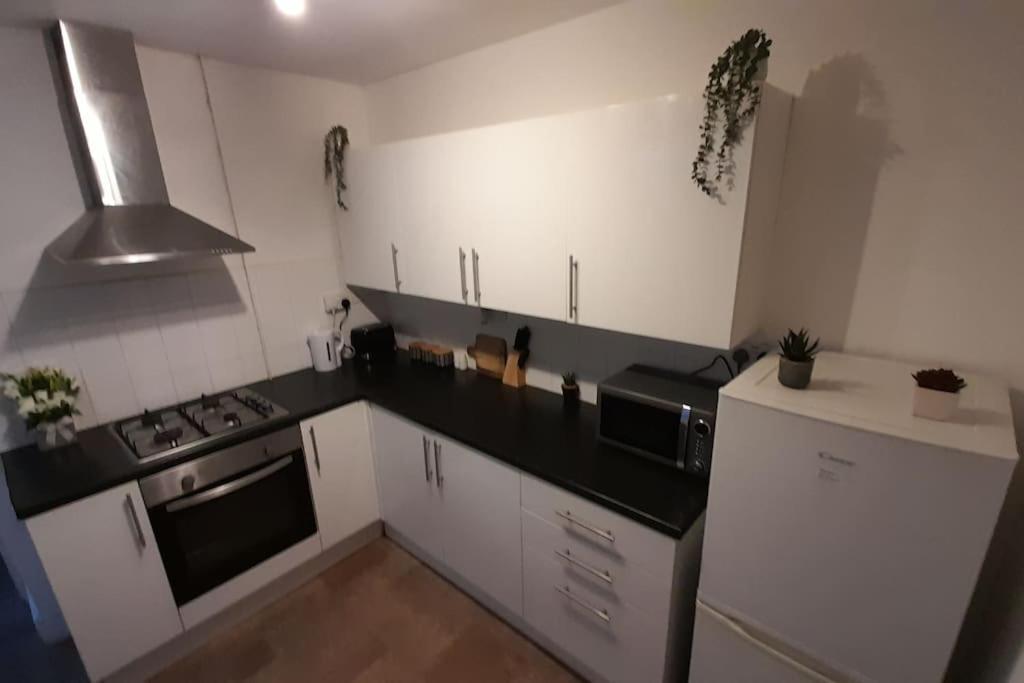 Spacious 4 Bedroom, Free Netflix, Central Location Cardiff Buitenkant foto