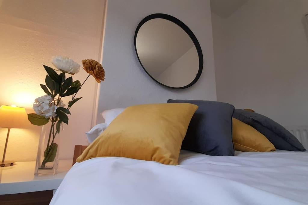 Spacious 4 Bedroom, Free Netflix, Central Location Cardiff Buitenkant foto