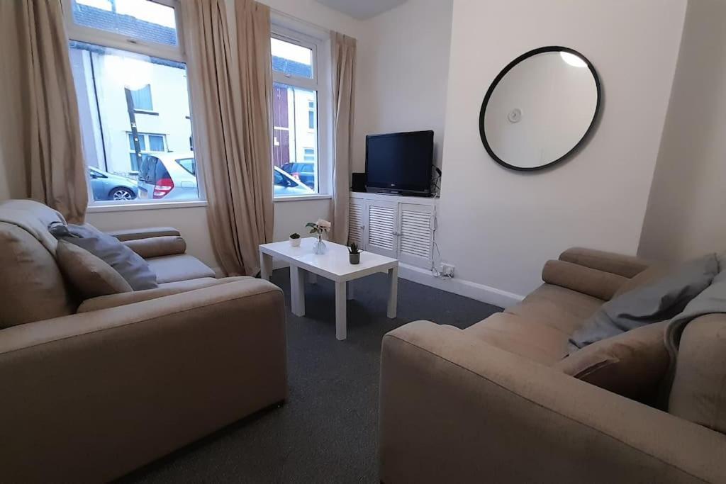 Spacious 4 Bedroom, Free Netflix, Central Location Cardiff Buitenkant foto