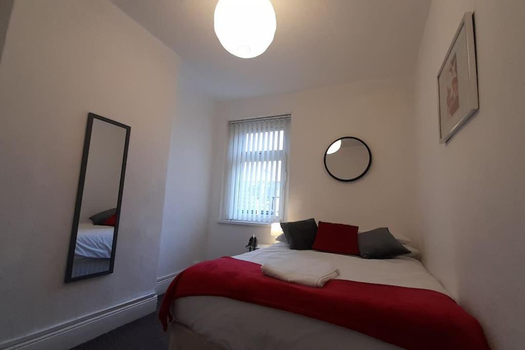 Spacious 4 Bedroom, Free Netflix, Central Location Cardiff Buitenkant foto