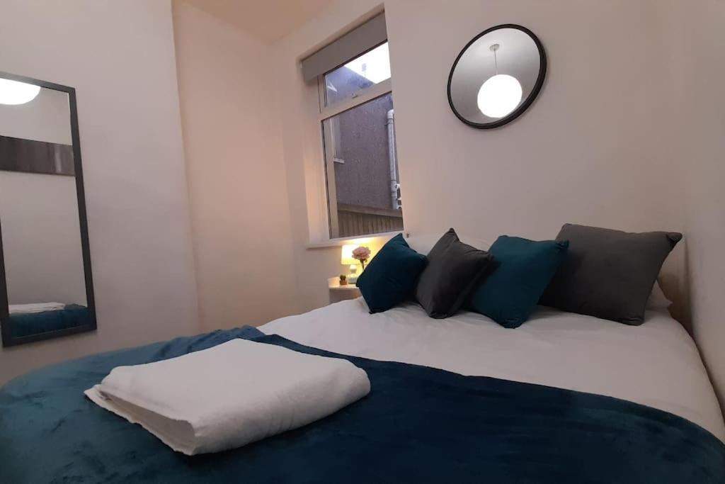 Spacious 4 Bedroom, Free Netflix, Central Location Cardiff Buitenkant foto