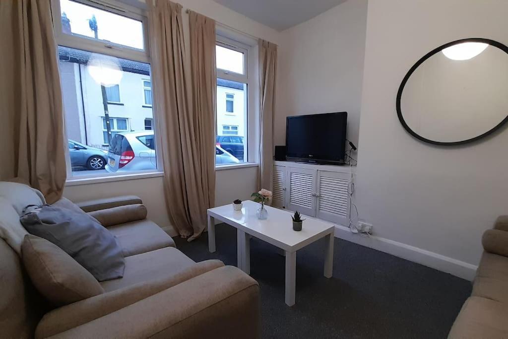 Spacious 4 Bedroom, Free Netflix, Central Location Cardiff Buitenkant foto