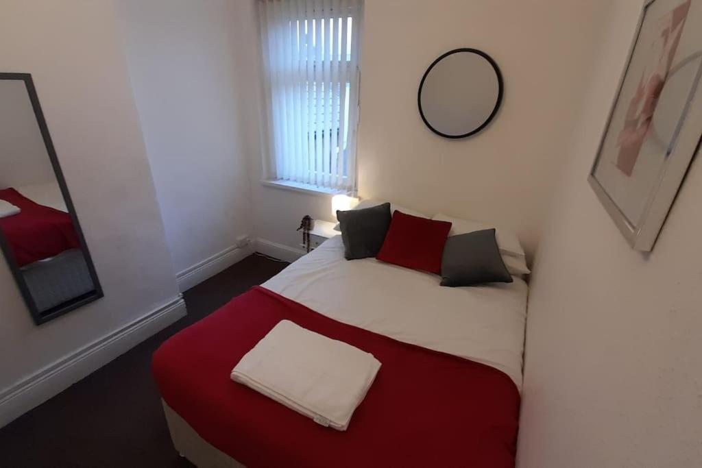 Spacious 4 Bedroom, Free Netflix, Central Location Cardiff Buitenkant foto