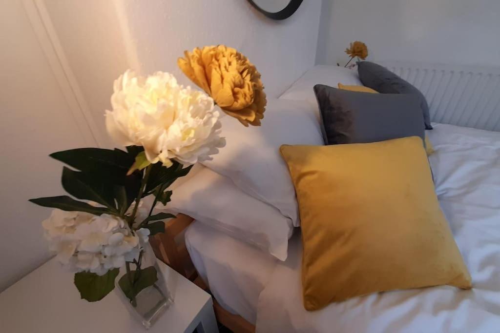 Spacious 4 Bedroom, Free Netflix, Central Location Cardiff Buitenkant foto